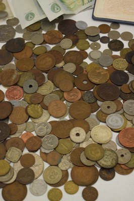 Lot 91 - Quantity of GB and World coins