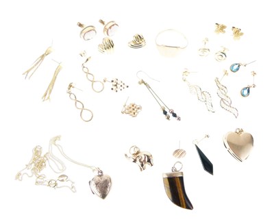 Lot 42 - Assorted gold, yellow metal, and unmarked jewellery
