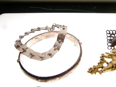 Lot 24 - Quantity of costume jewellery