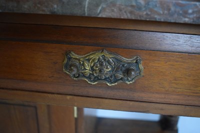 Lot 521 - Early 20th Century marble-top washstand