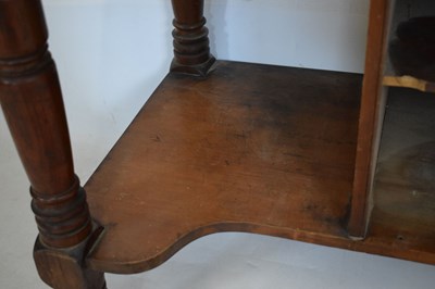 Lot 521 - Early 20th Century marble-top washstand