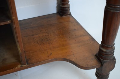 Lot 521 - Early 20th Century marble-top washstand