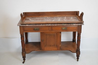 Lot 521 - Early 20th Century marble-top washstand