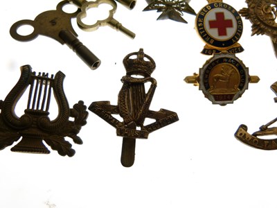 Lot 158 - Quantity of military cap badges