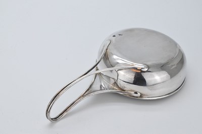 Lot 79 - Charles Robert Ashbee (1863-1942) for the Guild of Handicraft silver porringer