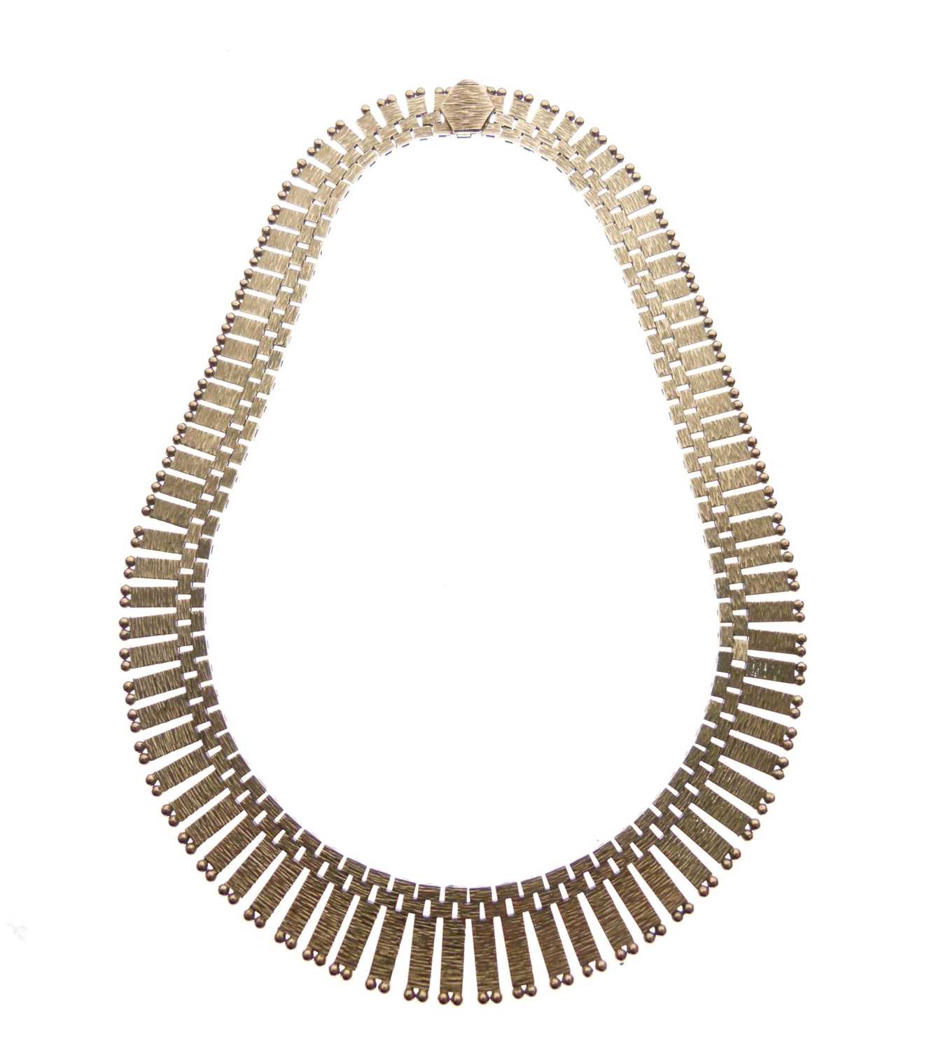 Lot 53 - 9ct gold graduated fringed necklace