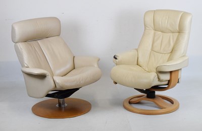 Lot 537 - Two Stressless-style cream finish reclining chairs