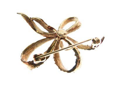 Lot 38 - 9ct gold tied ribbon bow brooch