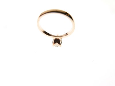 Lot 3 - 18ct gold pendeloque-cut diamond single stone ring, stone approx 0.9ct