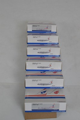 Lot 306 - Twenty-seven boxed 1:400 scale model planes