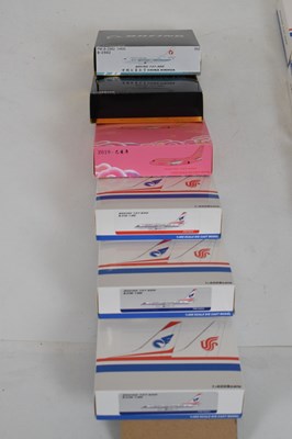 Lot 306 - Twenty-seven boxed 1:400 scale model planes