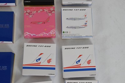 Lot 306 - Twenty-seven boxed 1:400 scale model planes