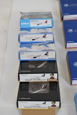 Lot 306 - Twenty-seven boxed 1:400 scale model planes