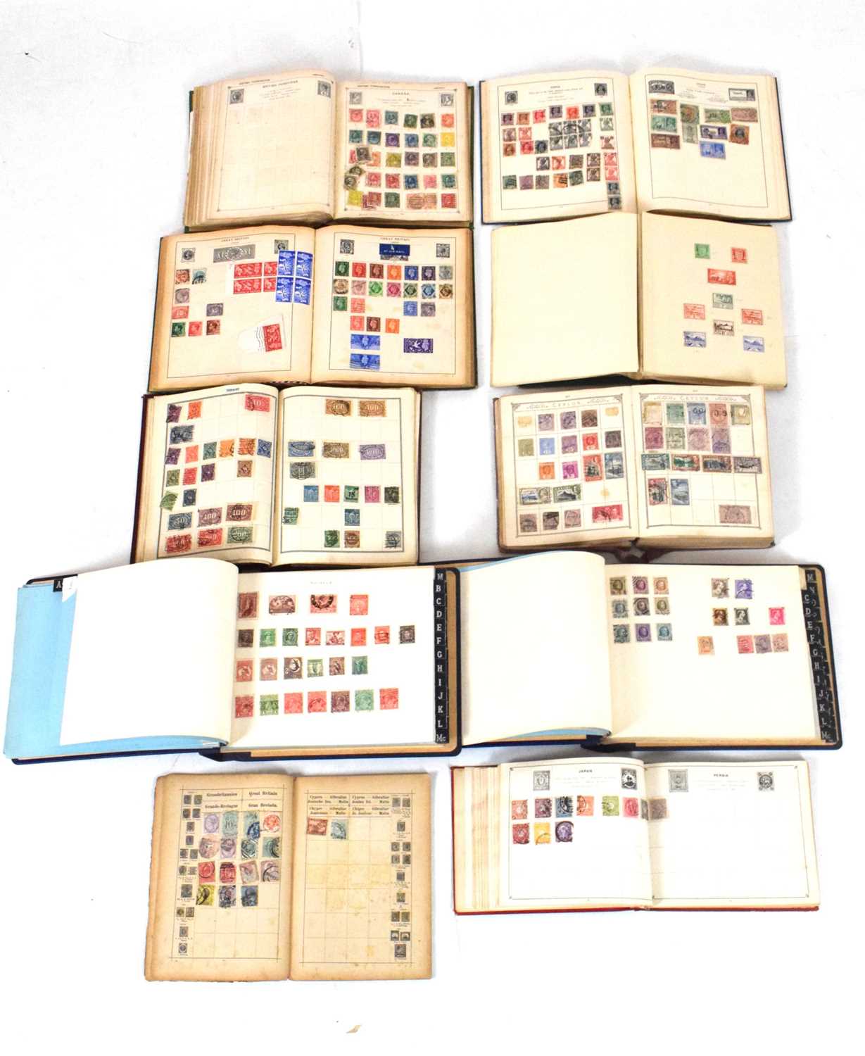 Lot 200 Quantity of stamp albums containing mainly