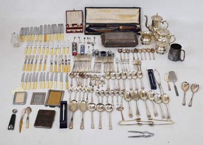 Lot 487 - Group of silver plated items