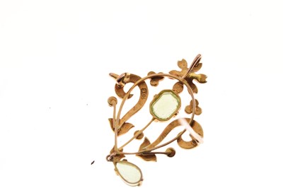 Lot 65 - Edwardian peridot and seed pearl pendant brooch