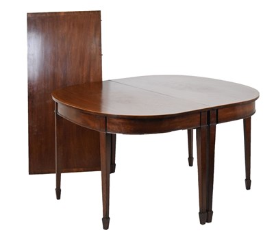 Lot 572 - Mahogany spade-foot D-end table and one leaf