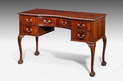 Lot 581 - Mahogany concave-front kneehole desk