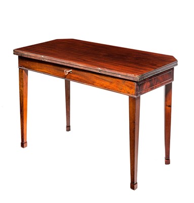 Lot 573 - George III mahogany table, lockable top