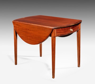 Lot 532 - George III mahogany oval Pembroke table