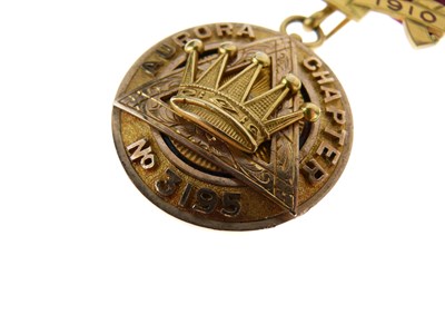 Lot 33 - Edwardian 9ct gold circular 'Royal Arch' Aurora Chapter Lodge breast jewel