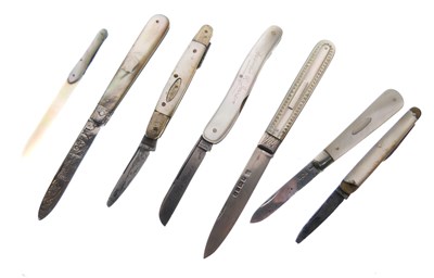 Lot 124 - Collection of pearl-handled fruit and pen knives