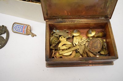 Lot 276 - Framed cap badges, and quantity of loose badges