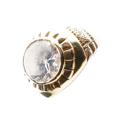Lot 18 - Yellow metal ring set large clear stone