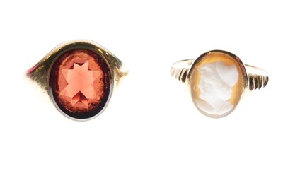 Lot 30 - 9ct signet ring and 9ct cameo ring