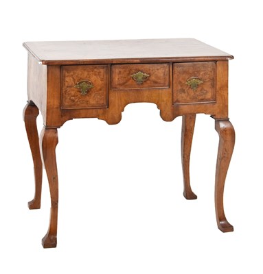 Lot 562 - Walnut lowboy