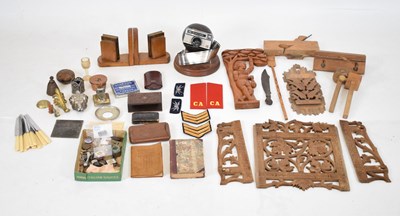 Lot 214 - Quantity of collectables