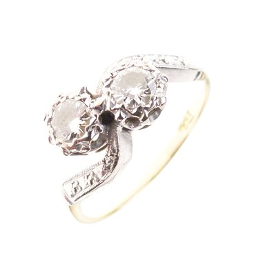 Lot 5 - Diamond two-stone crossover ring