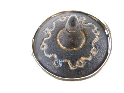 Lot 29 - Metal and yellow metal pendant brooch