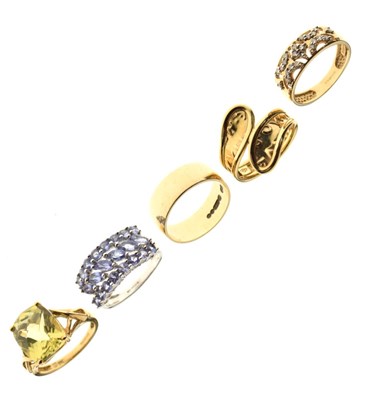 Lot 21 - Five 9ct gold rings