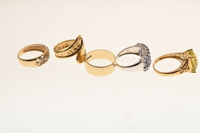 Lot 21 - Five 9ct gold rings