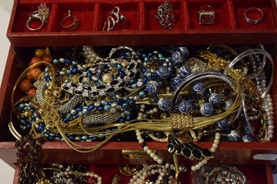 Lot 98 - Large selection of costume jewellery