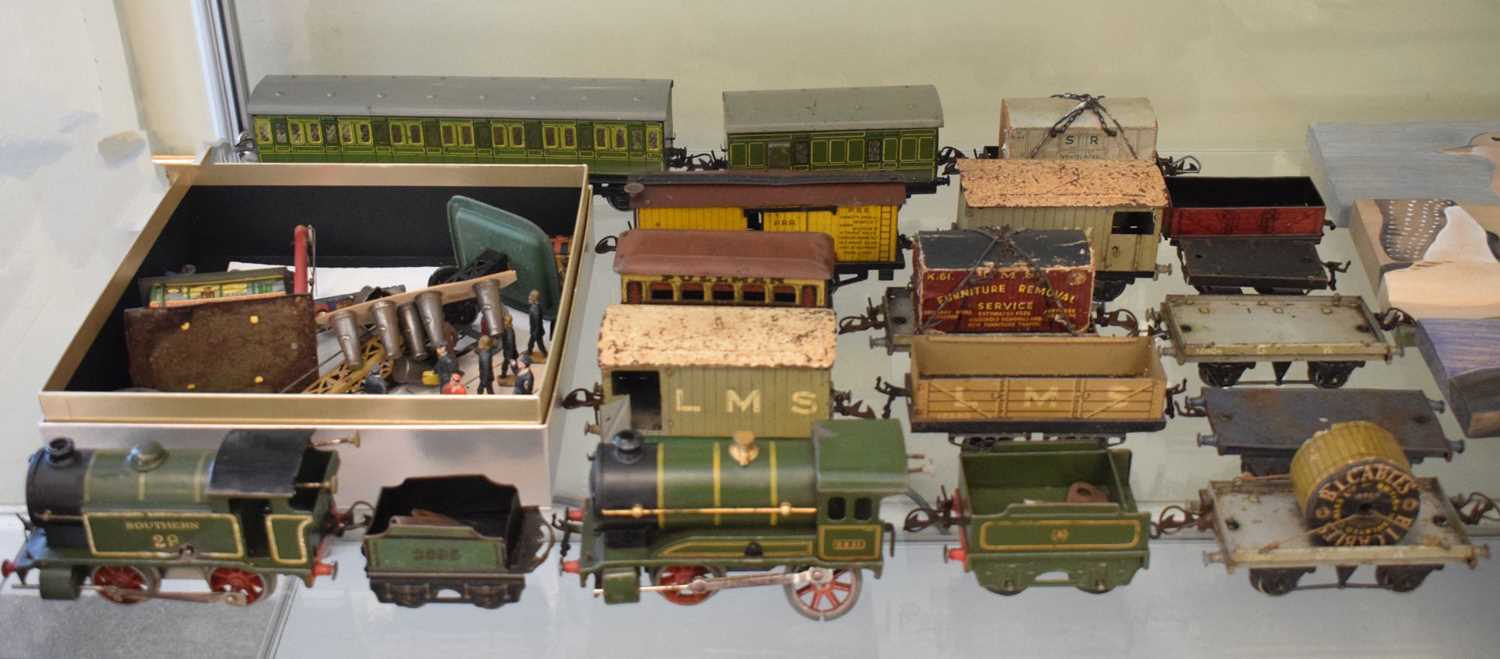 Lot 310 - Quantity of Hornby O gauge railway trainset items