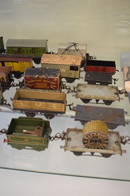 Lot 310 - Quantity of Hornby O gauge railway trainset items