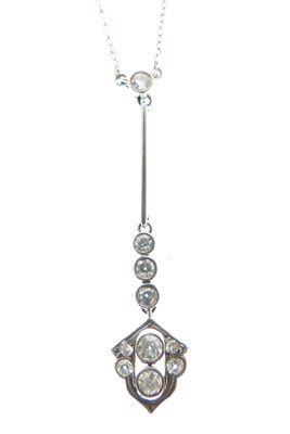Lot 45 - Edwardian-style diamond set pendant