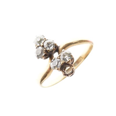 Lot 7 - Diamond cluster ring of two trefoil-shaped clusters