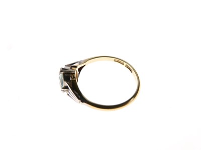 Lot 20 - Single-stone 18ct gold ring