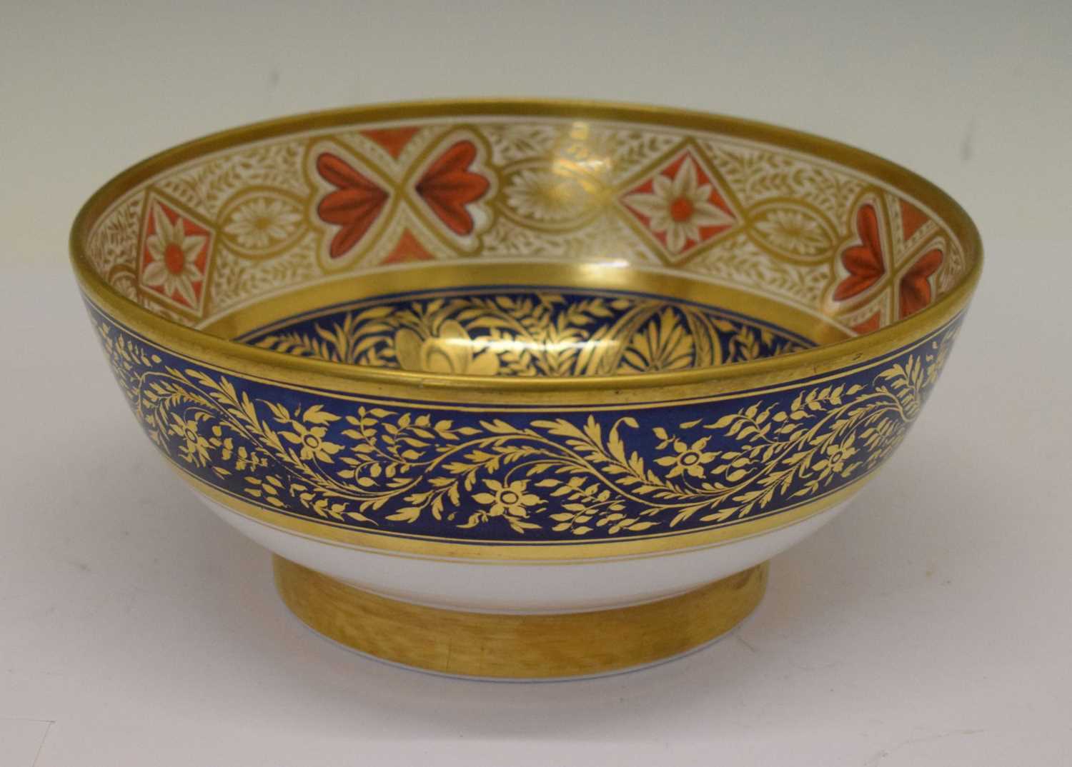 Lot 331 Early 19th Century footed porcelain bowl