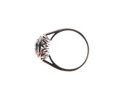 Lot 4 - Diamond and calibré emerald ring