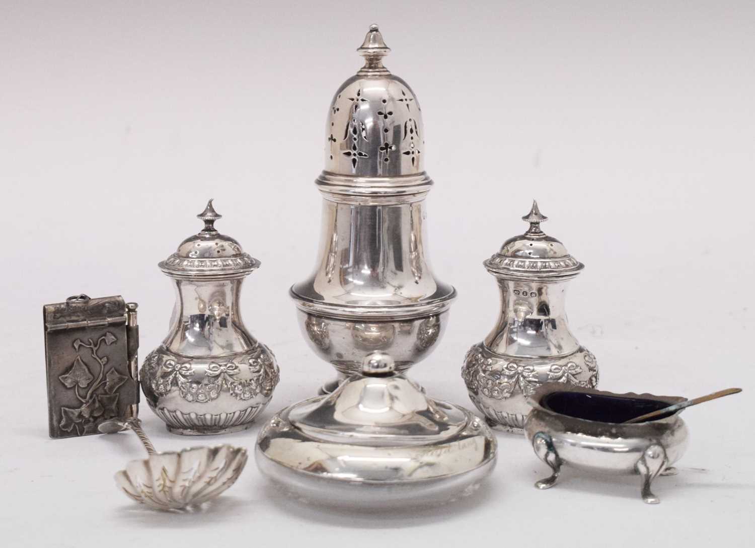 Lot 139 - Collection of small silver items