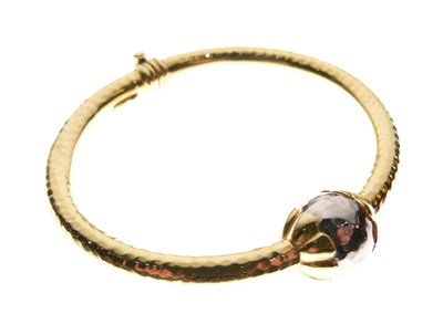 Lot 68 - Two-colour hinged hollow bangle