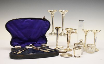 Lot 134 - Assorted group of silver including a pair of George V trumpet vases