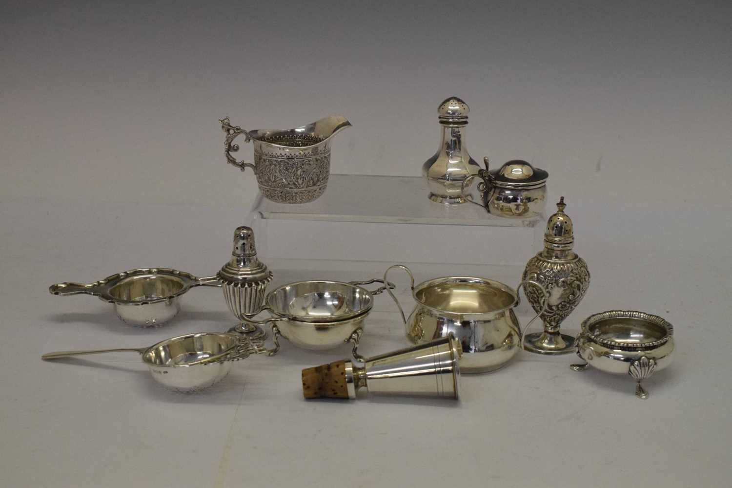 Micro Silver Set Lot 152 - Collection of small silver