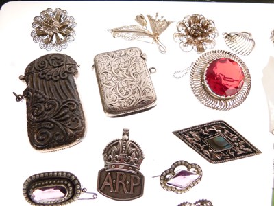 Lot 153 - Collection of small silver