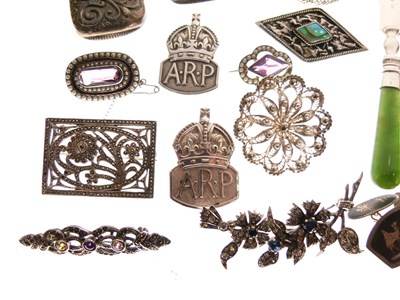 Lot 153 - Collection of small silver