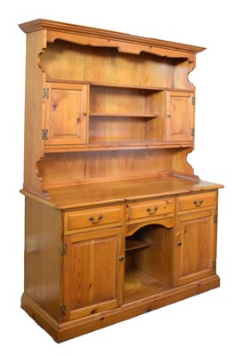 Lot 460 - Pine dresser